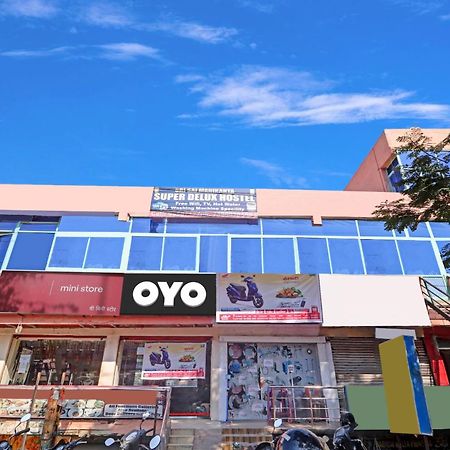 Oyo Flagship 81051 Sri Sai Manikanta Hotell Hyderabad Eksteriør bilde