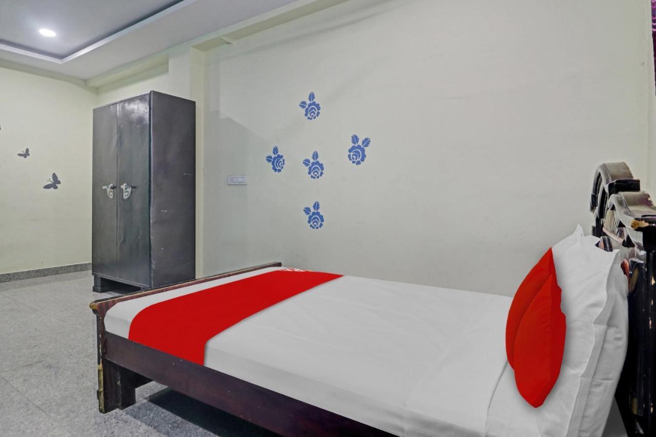 Oyo Flagship 81051 Sri Sai Manikanta Hotell Hyderabad Eksteriør bilde