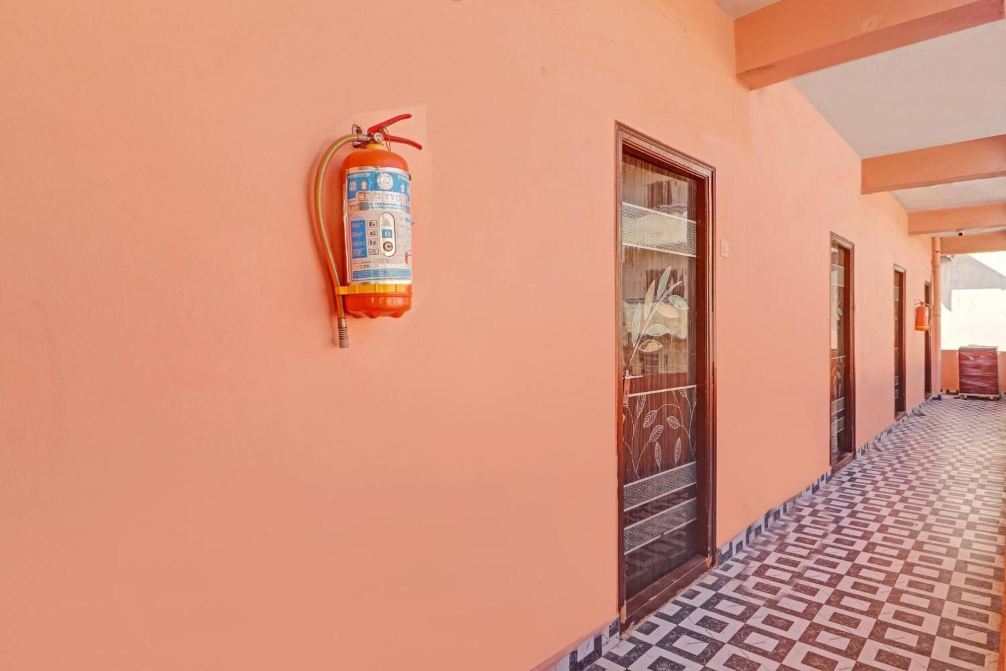 Oyo Flagship 81051 Sri Sai Manikanta Hotell Hyderabad Eksteriør bilde