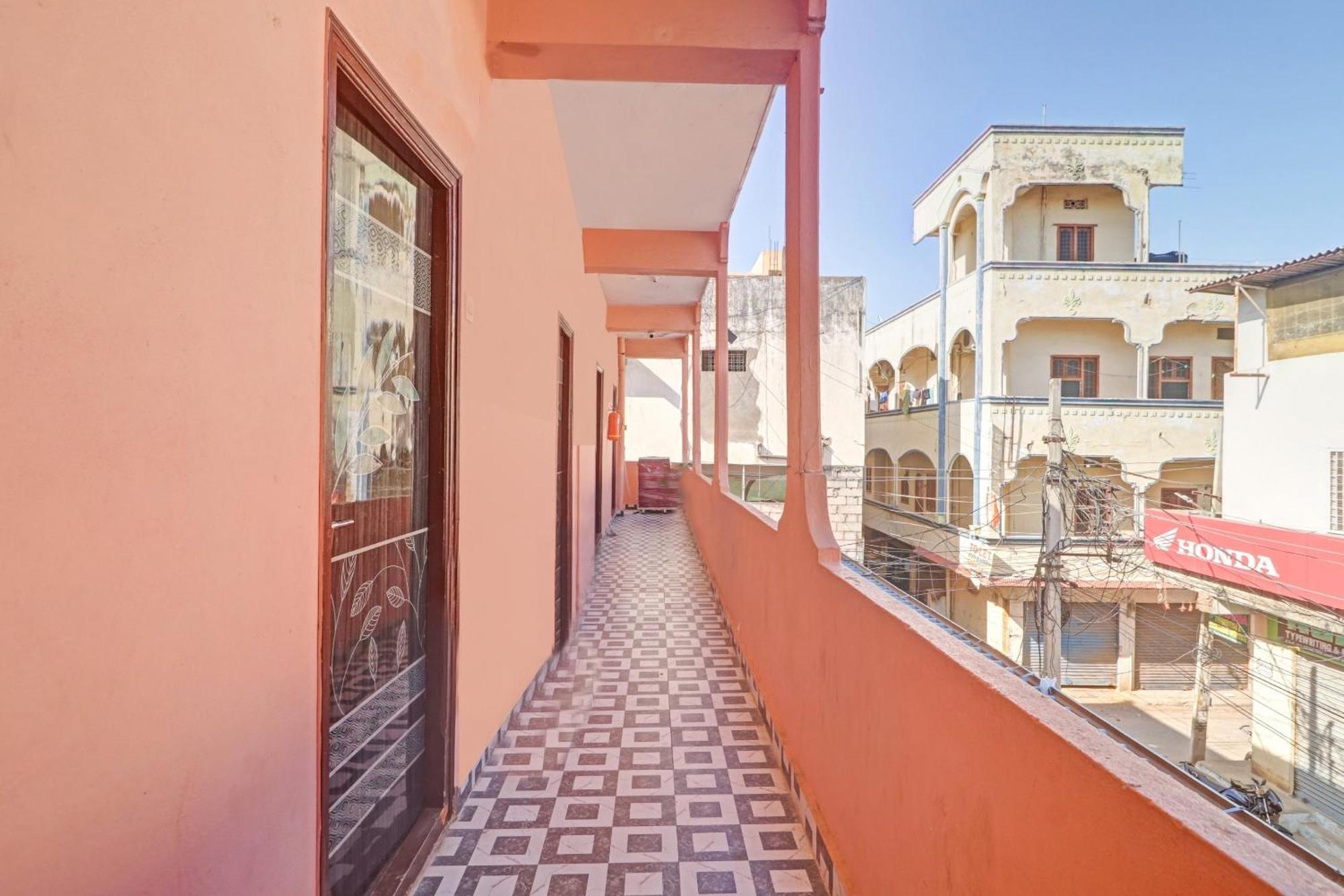 Oyo Flagship 81051 Sri Sai Manikanta Hotell Hyderabad Eksteriør bilde
